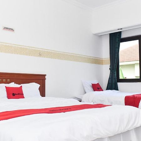 Reddoorz Near Lenmarc Mall Surabaya Pradahkalikendal Екстериор снимка