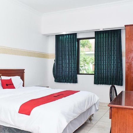 Reddoorz Near Lenmarc Mall Surabaya Pradahkalikendal Екстериор снимка