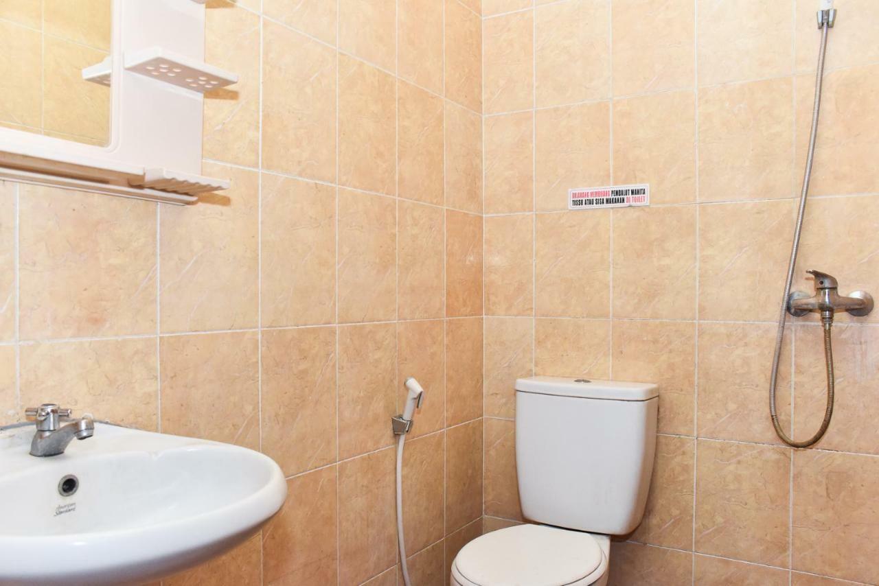 Reddoorz Near Lenmarc Mall Surabaya Pradahkalikendal Екстериор снимка
