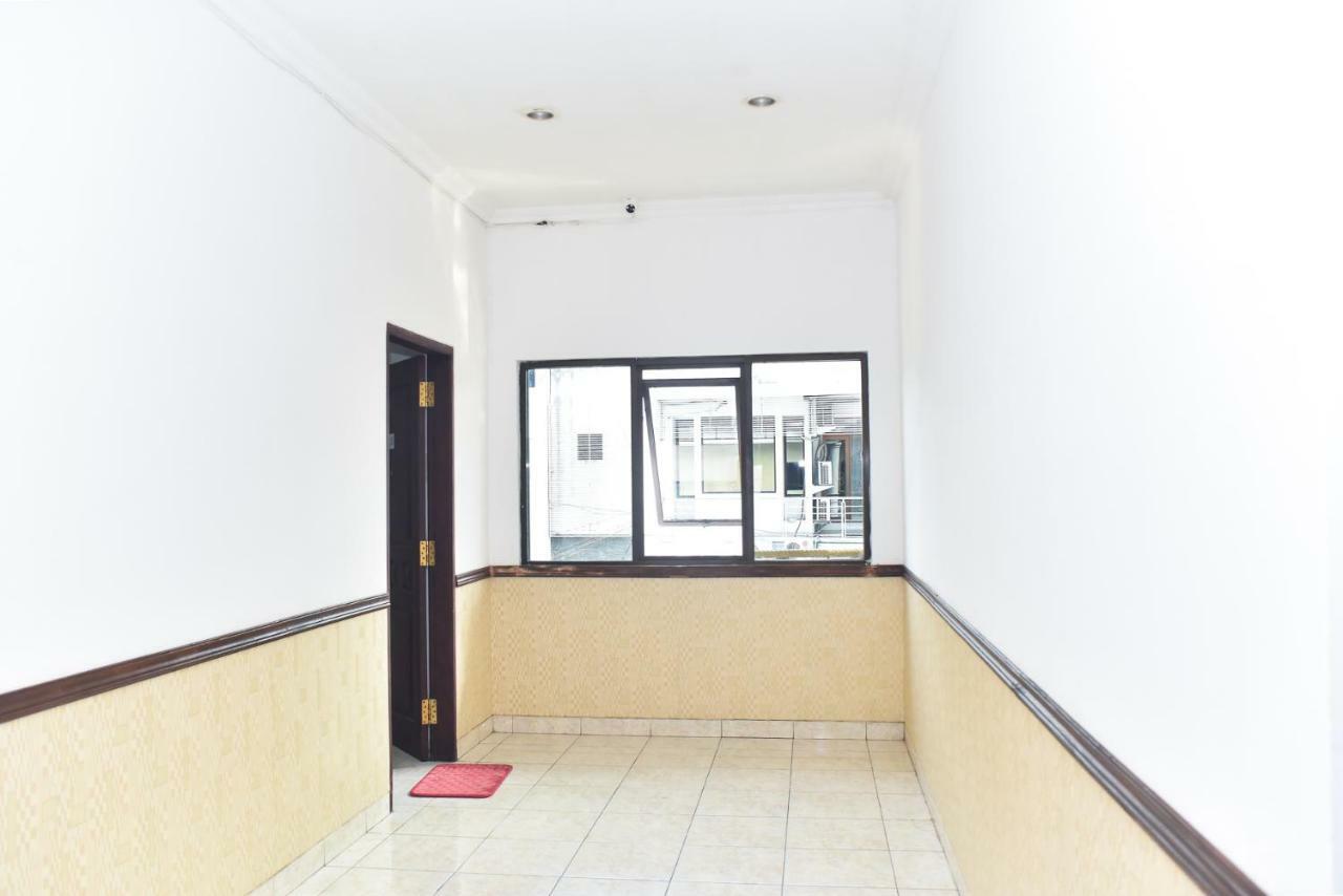 Reddoorz Near Lenmarc Mall Surabaya Pradahkalikendal Екстериор снимка