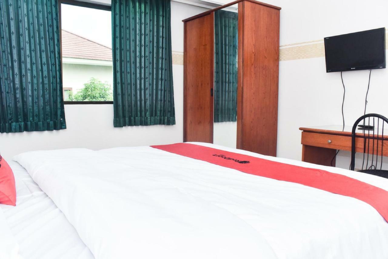 Reddoorz Near Lenmarc Mall Surabaya Pradahkalikendal Екстериор снимка