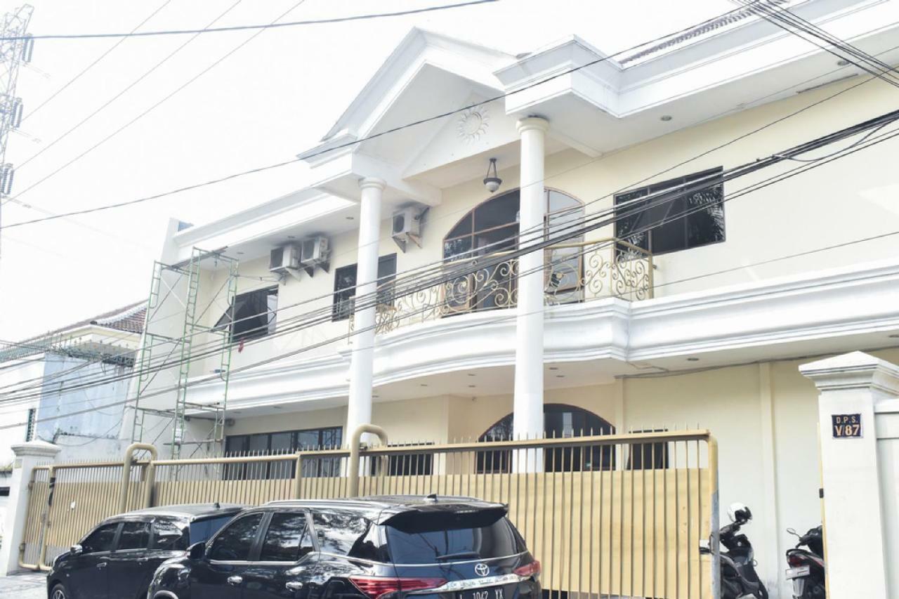 Reddoorz Near Lenmarc Mall Surabaya Pradahkalikendal Екстериор снимка