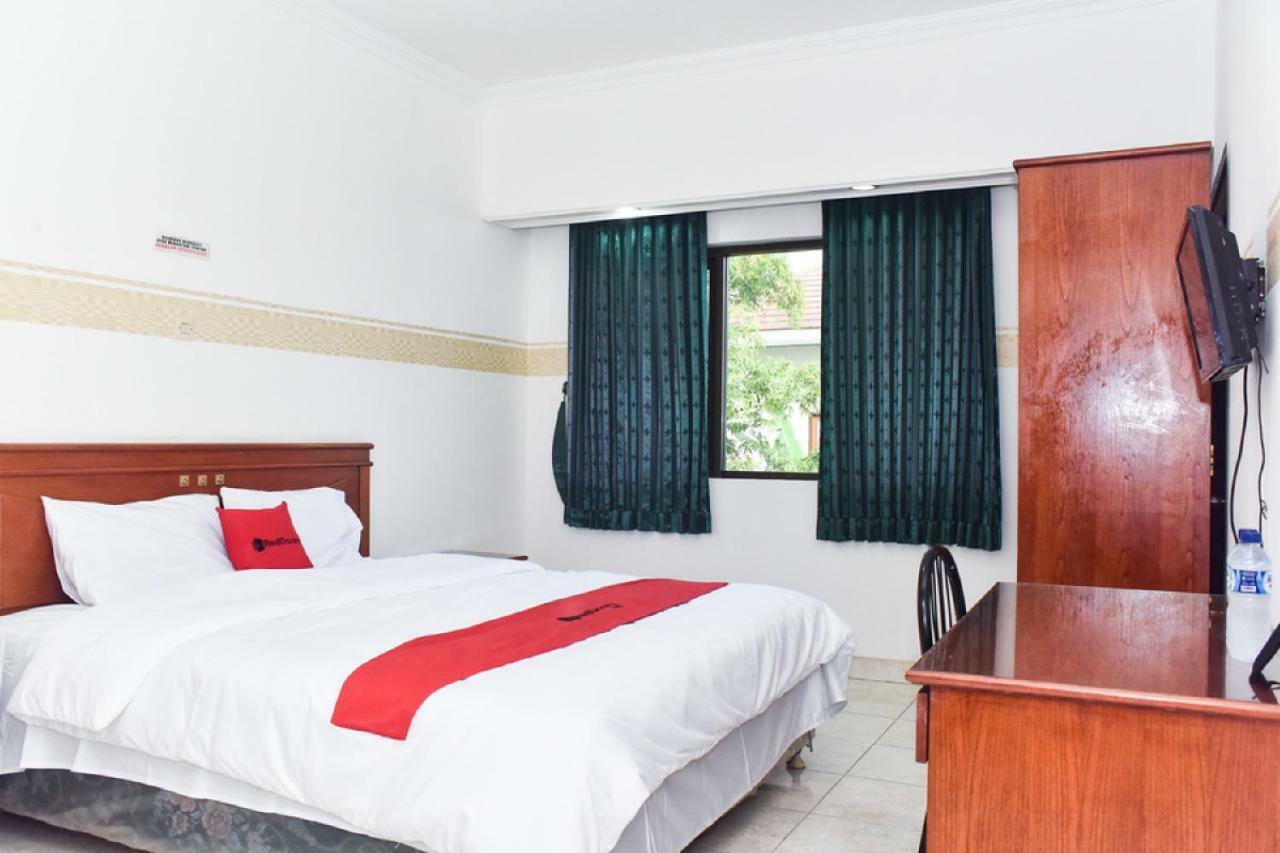 Reddoorz Near Lenmarc Mall Surabaya Pradahkalikendal Екстериор снимка